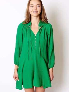 XiRENA Emerald Green Long-Sleeve V-Neck Tunic